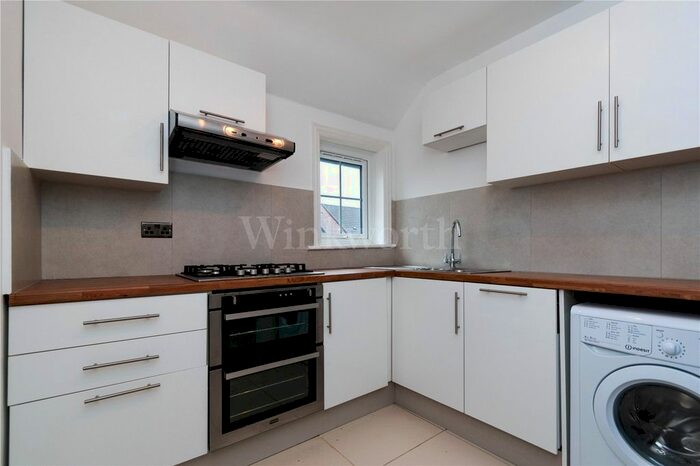 2 Bedroom Flat To Rent In Temple Grove, London, NW11