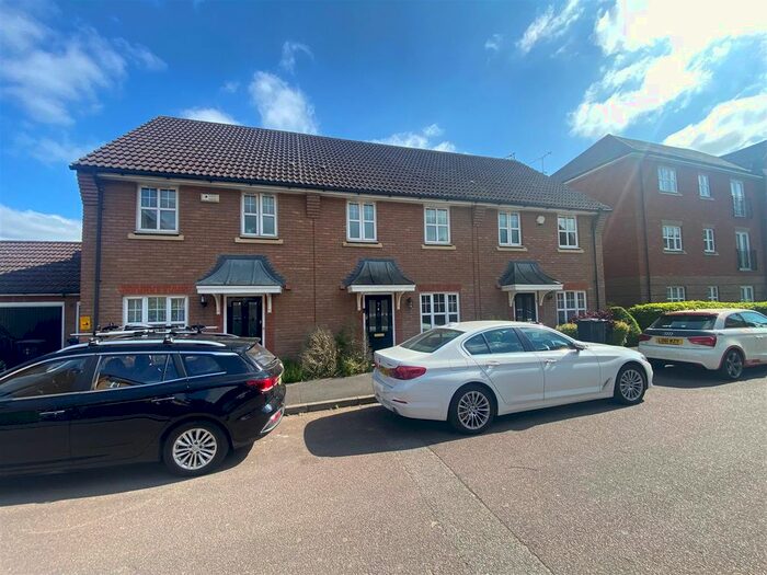3 Bedroom Terraced House To Rent In Shirwell Close, London, NW7