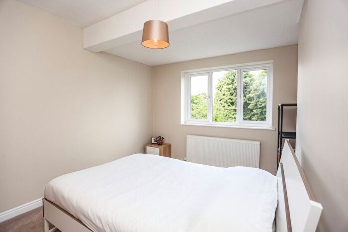 2 Bedroom Flat For Sale In Lea Road, Heaton Moor, Stockport, SK4