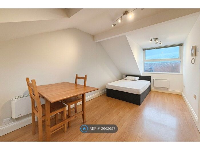 Studio To Rent In Fairbridge Road, Archway, N19
