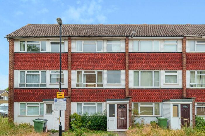 2 Bedroom Flat To Rent In Alanthus Close, London, SE12