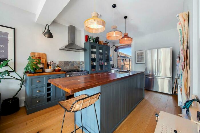 4 Bedroom Flat To Rent In Harlesden Gardens, London, NW10