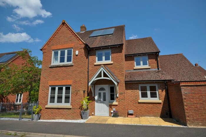 5 Bedroom Detached House For Sale In Hawthorn Avenue, Mawsley Village, NN14