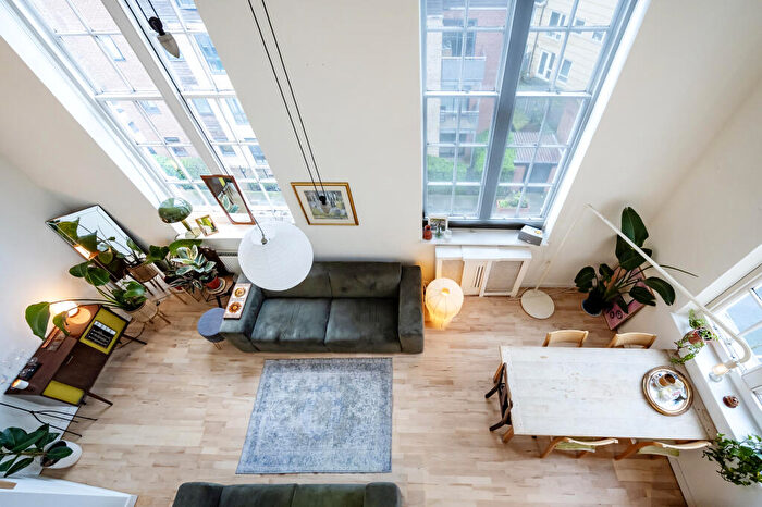 1 Bedroom Apartment To Rent In Old School Square, Canary Wharf, E14