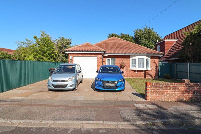 3 Bedroom Detached Bungalow For Sale In Burdale Drive, Hayling Island, PO11