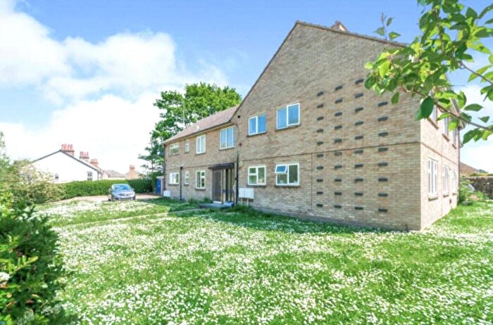 2 Bedroom Flat To Rent In Walnut Way, Hitchin, Hertfordshire, SG5