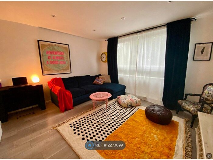 1 Bedroom Flat To Rent In Hume House, London, W11