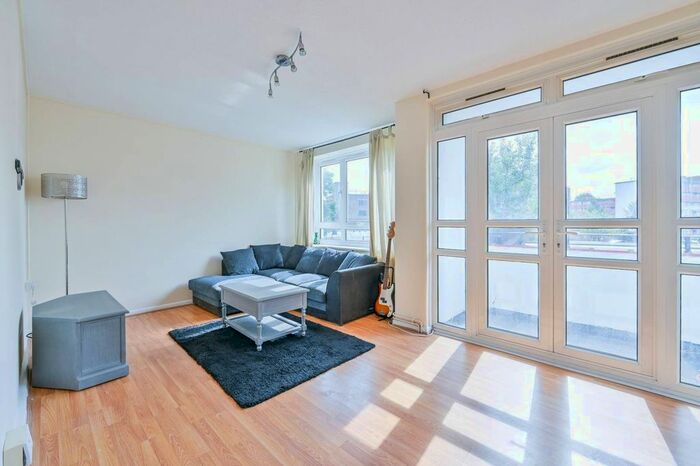 2 Bedroom Flat To Rent In Linsey Street, Bermondsey, London, SE16