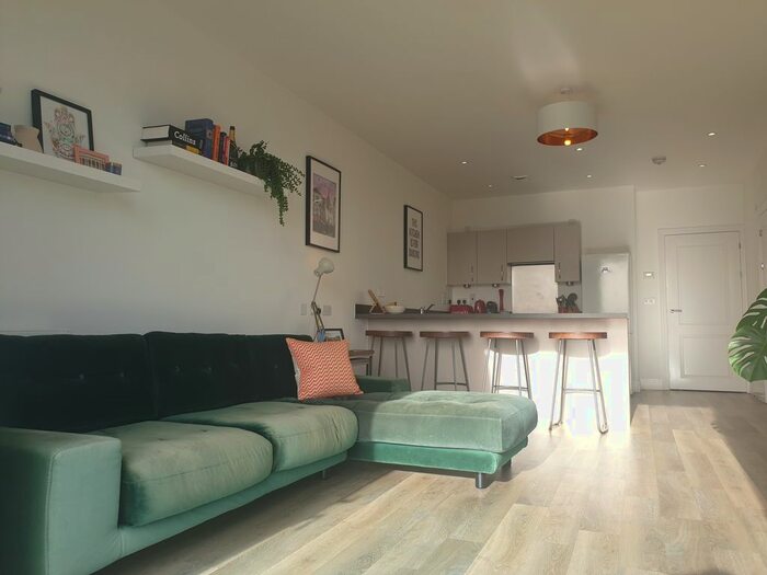 2 Bedroom Flat To Rent In Studio Way, Borehamwood WD6