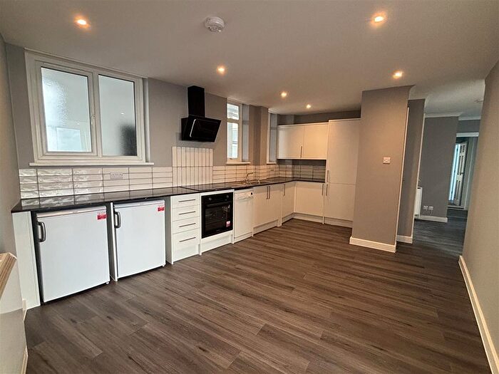 3 Bedroom Flat To Rent In Royal Parade, Eastbourne, BN22