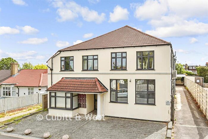 2 Bedroom Apartment For Sale In Avenue Road, Sutton, Surrey, SM2