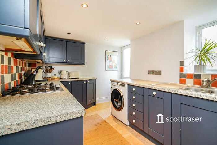 3 Bedroom Terraced House To Rent In The Crofts, Witney, OX28