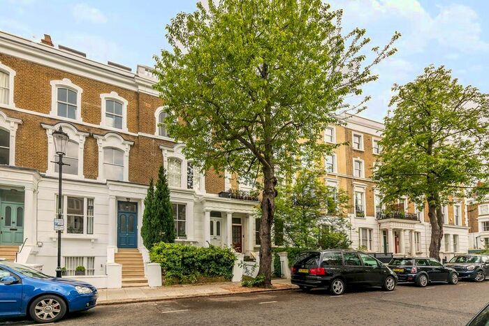 2 Bedroom Flat To Rent In Blenheim Crescent, Notting Hill, London, W11