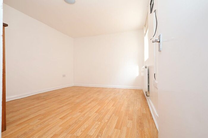 1 Bedroom Flat To Rent In Caznove, London, N16