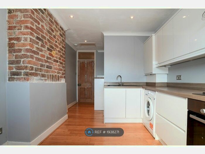2 Bedroom Maisonette To Rent In Coleridge Street, Hove, BN3