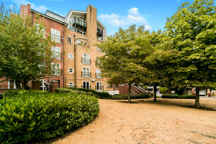 2 Bedroom Apartment To Rent In Aveley House, RG1