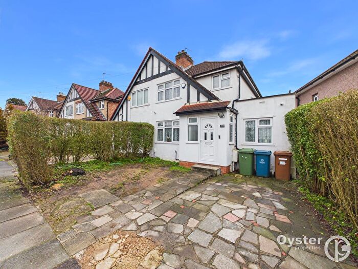 4 Bedroom Semi Detached House For Sale In Boxtree Lane, Harrow, HA3
