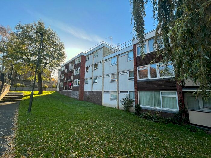 2 Bedroom Flat To Rent In Comber Close, London, NW2