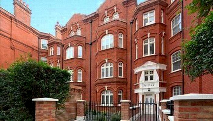 2 Bedroom Maisonette To Rent In Hamlet Gardens, London, W6