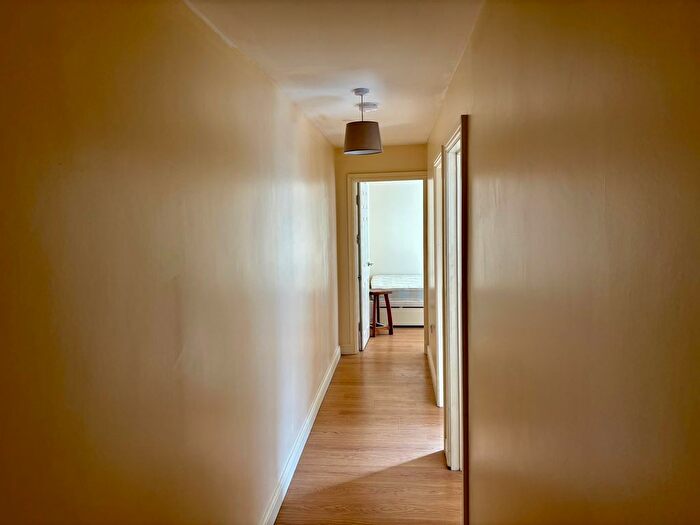 3 Bedroom Flat To Rent In Deptford High Street, London, SE8