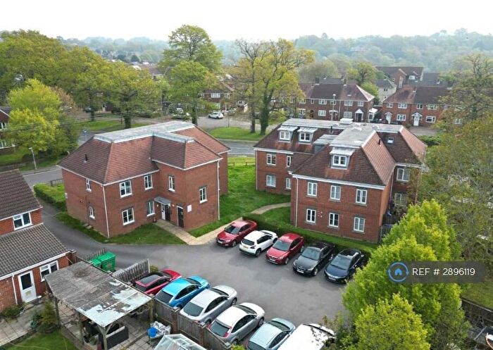 2 Bedroom Flat To Rent In Sterling Court, Southampton, SO31
