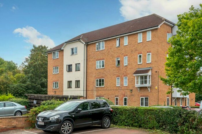 Studio To Rent In Vicars Bridge Close, Alperton, Wembley, HA0