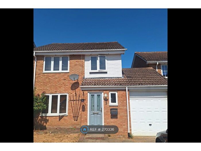 3 Bedroom Detached House To Rent In Sage Close, Reading, RG6