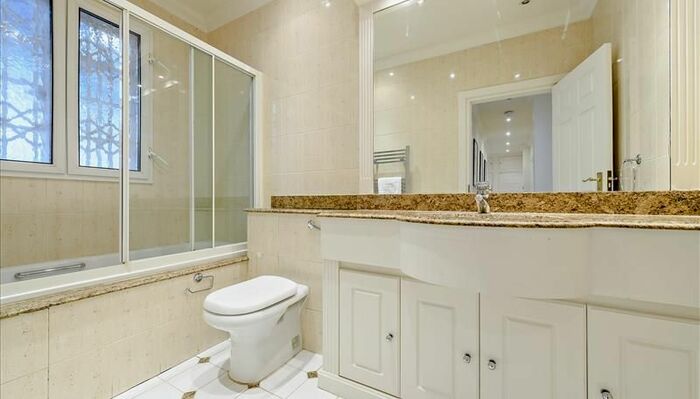 3 Bedroom Flat To Rent In Strathmore Court, Park Road, London, NW8