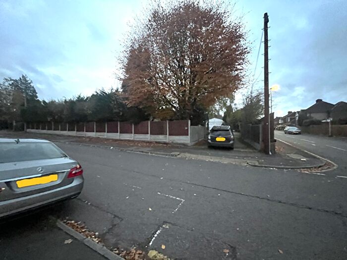 3 Bedroom Bungalow To Rent In The Avenue, Luton, LU4