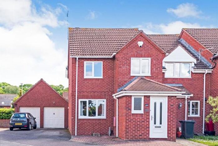 3 Bedroom House To Rent In West Highland Road, Swindon, SN25