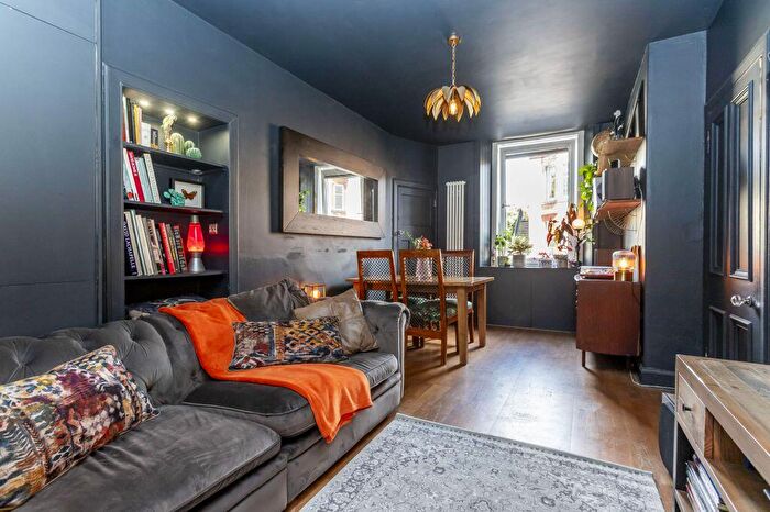 2 Bedroom Flat For Sale In Moat Street, Slateford, Edinburgh, EH14