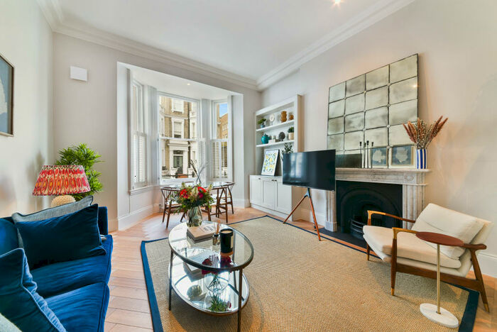 2 Bedroom Flat To Rent In Westgate Terrace, SW10