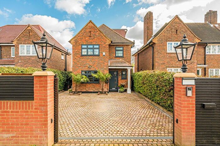 4 Bedroom Detached House For Sale In Hall Road, Isleworth, TW7