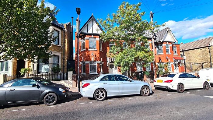 3 Bedroom End Of Terrace House For Sale In Duckett Road, Harringay Ladder, N4
