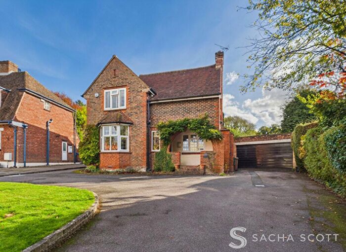 4 Bedroom Detached House For Sale In Beacon Way, Banstead, SM7