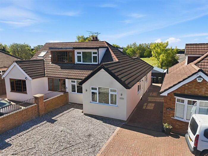 4 Bedroom Semi Detached Bungalow For Sale In Sewardstone Road, Sewardstone, E4