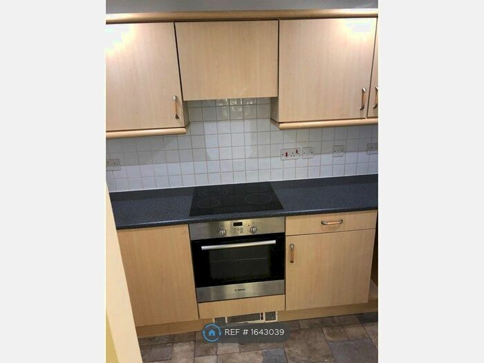 2 Bedroom Flat To Rent In Pembroke House, Borehamwood, WD6