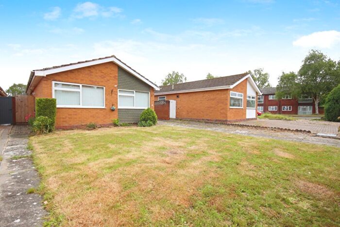2 Bedroom Detached Bungalow For Sale In Hebden Avenue, Warwick, CV34