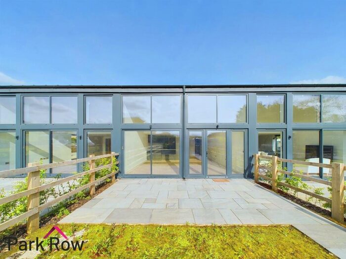 4 Bedroom Barn Conversion For Sale In The Granary, Lumby Hall Farm, Lumby, LS25