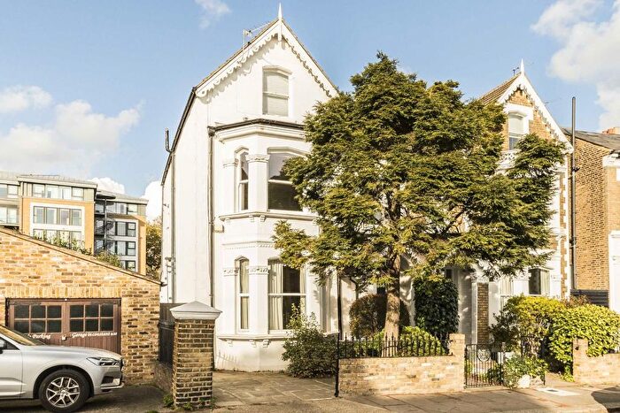 2 Bedroom Flat To Rent In Arlington Gardens, Chiswick, W4