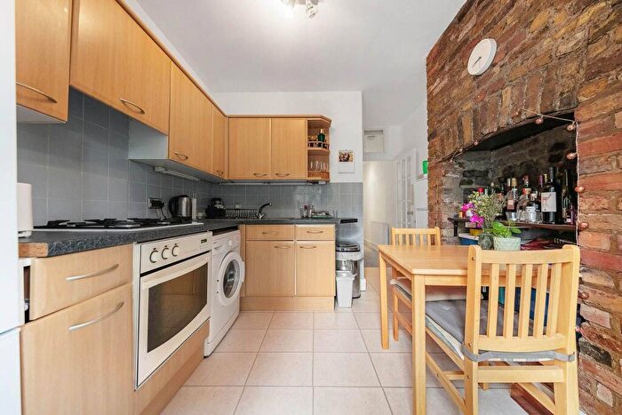 2 Bedroom Flat To Rent In Rudloe Road, Balham, London, SW12