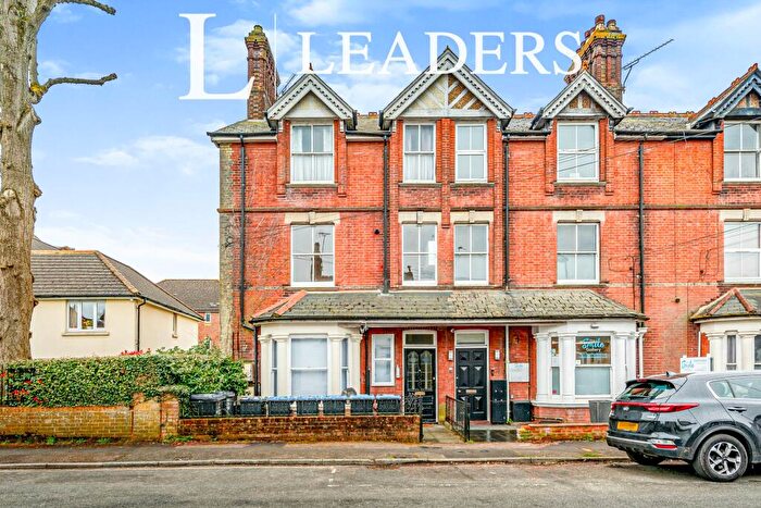 2 Bedroom Flat To Rent In St. James Road, RH19