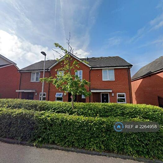 3 Bedroom Terraced House To Rent In Puffin Way, Reading, RG2