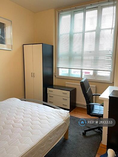 2 Bedroom Flat To Rent In Cavendish Mansions, London, EC1R