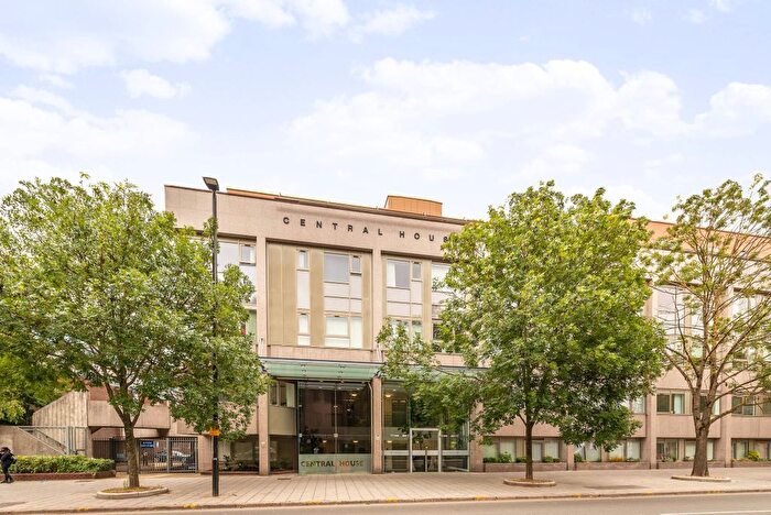 1 Bedroom Flat To Rent In Tryon Apartments, Balfour Road, Hounslow, TW3