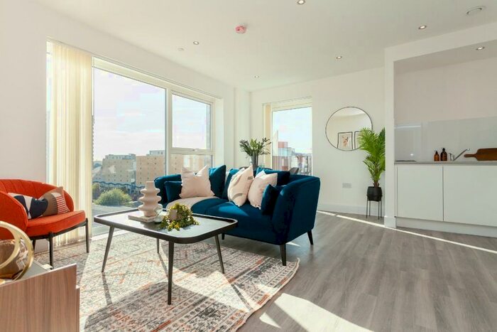 3 Bedroom Flat To Rent In Thames Road, London, E16