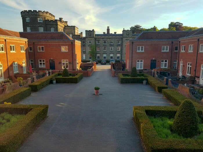 3 Bedroom Mews To Rent In Carnarvon Court, Bretby, Burton-On-Trent, DE15