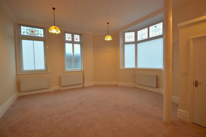 Studio To Rent In Hook Road, Surbiton, KT6