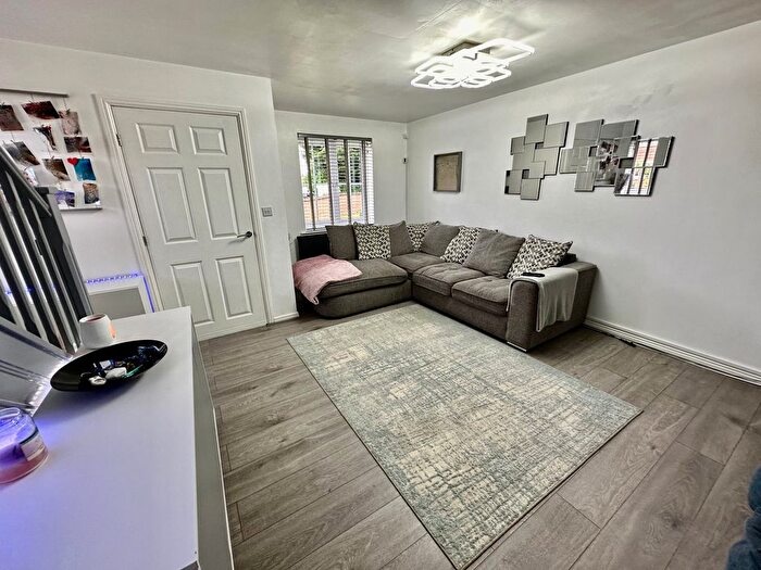 3 Bedroom End Of Terrace House For Sale In Harris Road, Armthorpe, Doncaster, DN3