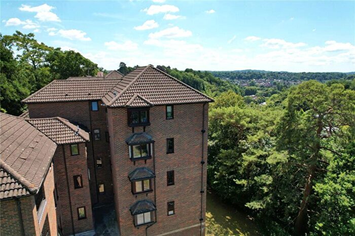 2 Bedroom Apartment For Sale In Twycross Road, Godalming, Surrey, GU7